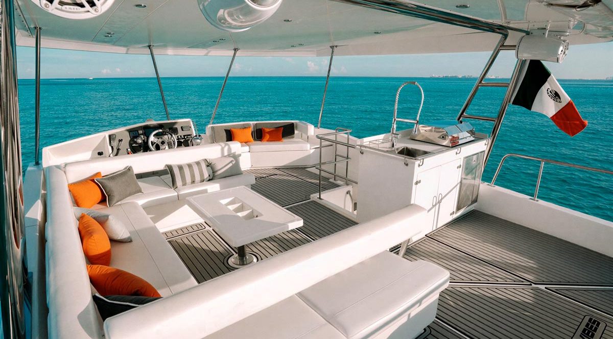Private-Catamaran-charter-cancun-Leopard-51-(1)