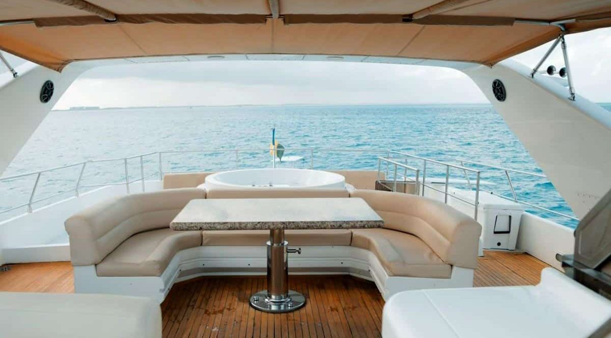 Luxury Yacht Rental Cancun Mexico - Azimut 100