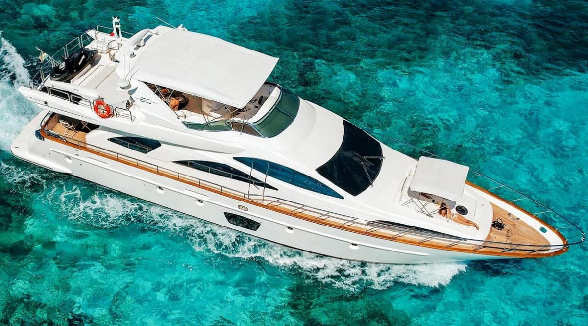 Renta de yate de lujo en Cancún - Azimut 80