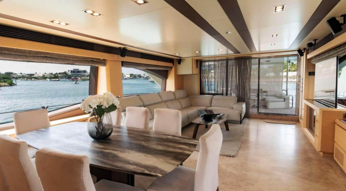 Renta de yate de lujo en Cancún - Azimut 84