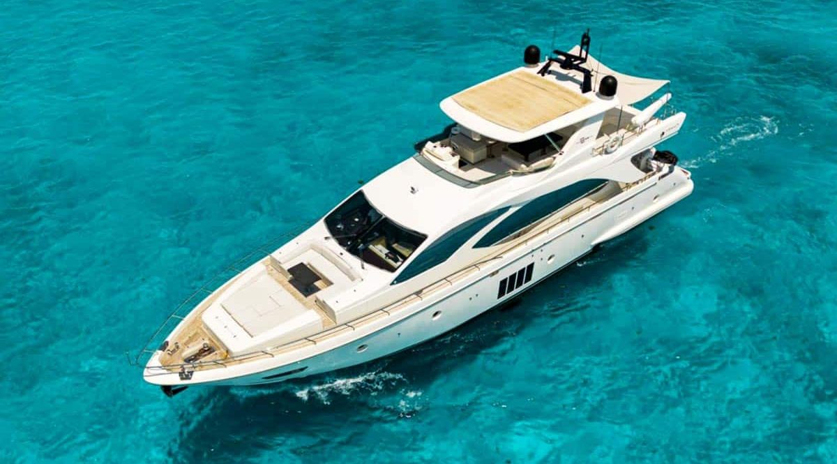 Renta de yate de lujo en Cancún - Azimut 84