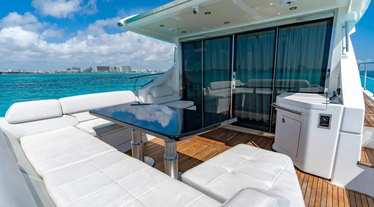 Renta de yate de lujo en Cancún - Azimut Sport 55