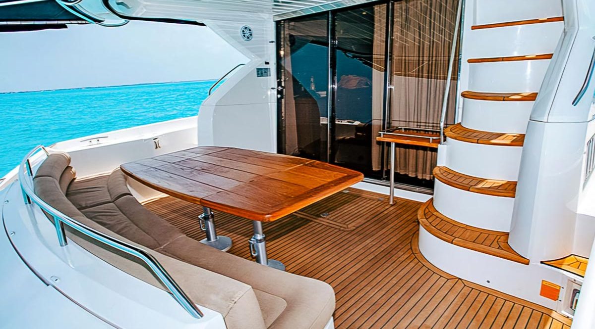 Renta de yate de lujo en Cancún - Sunseeker Manhattan 64